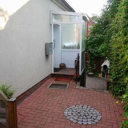 Privates Zimmer bei der Weser-Ems-Halle Oldenburg Exterior foto