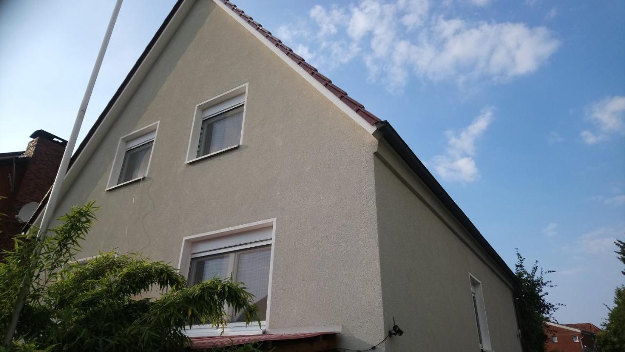 Privates Zimmer bei der Weser-Ems-Halle Oldenburg Exterior foto