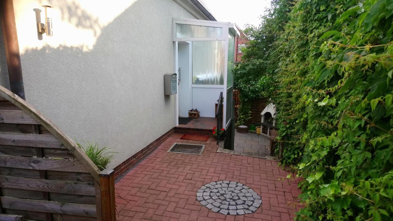 Privates Zimmer bei der Weser-Ems-Halle Oldenburg Exterior foto