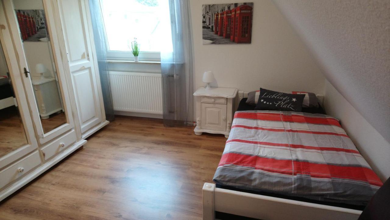 Privates Zimmer bei der Weser-Ems-Halle Oldenburg Exterior foto