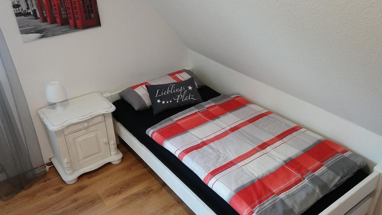 Privates Zimmer bei der Weser-Ems-Halle Oldenburg Exterior foto
