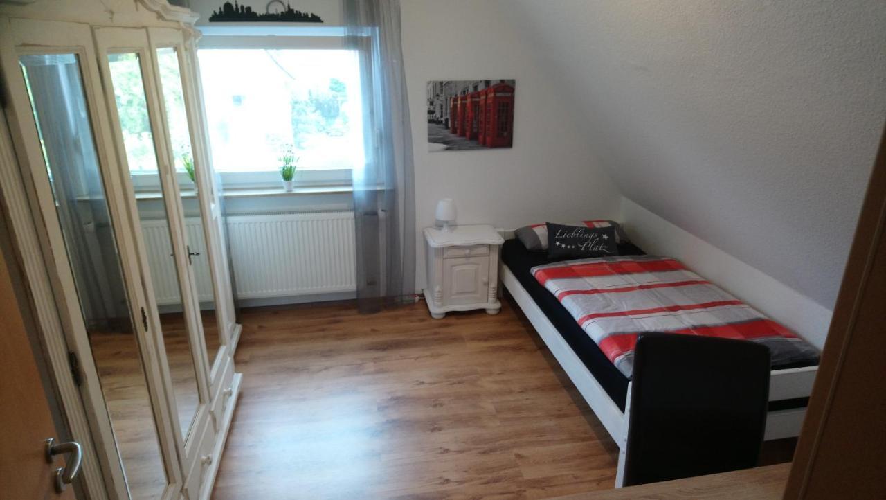 Privates Zimmer bei der Weser-Ems-Halle Oldenburg Exterior foto